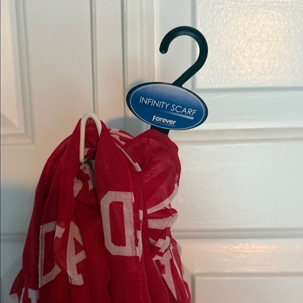 IU Infinity Scarf - Picture 2 of 3